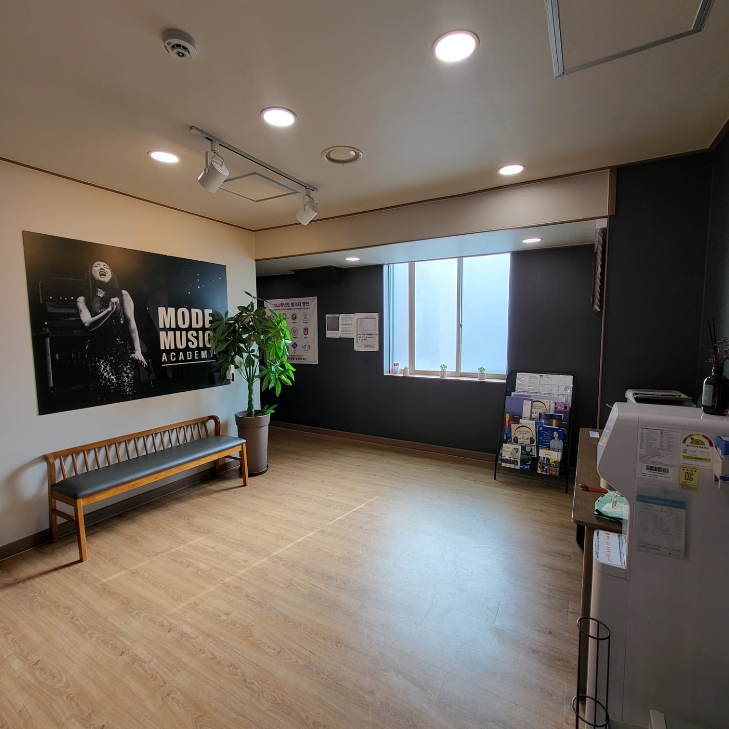 2층 로비-2.jpg