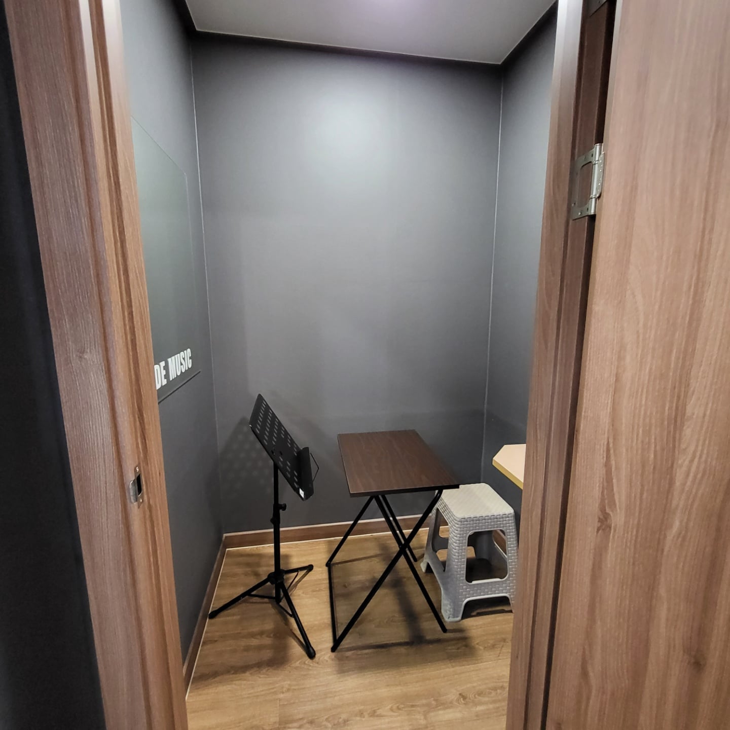 3층 연습실-3(보면대).jpg