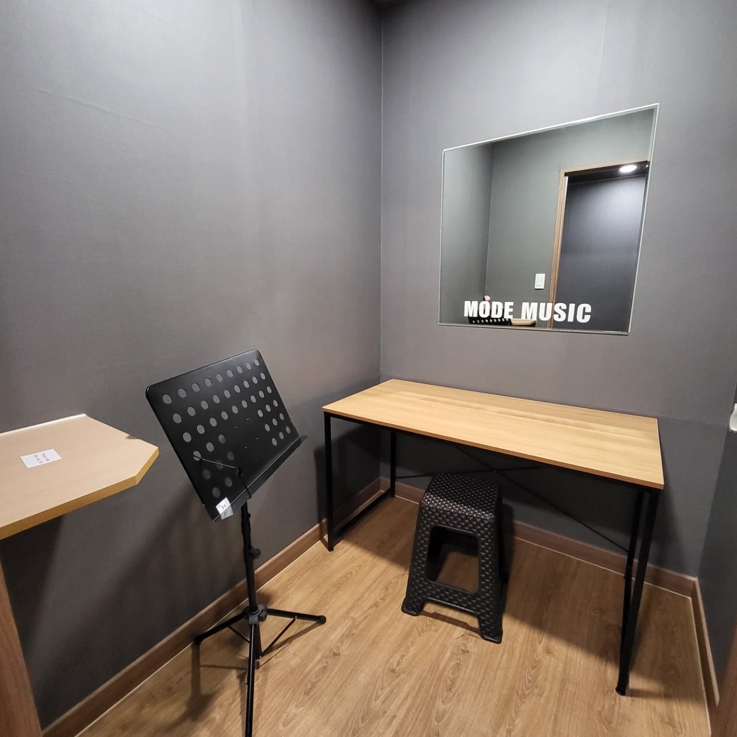 3층 연습실-1(보면대).jpg