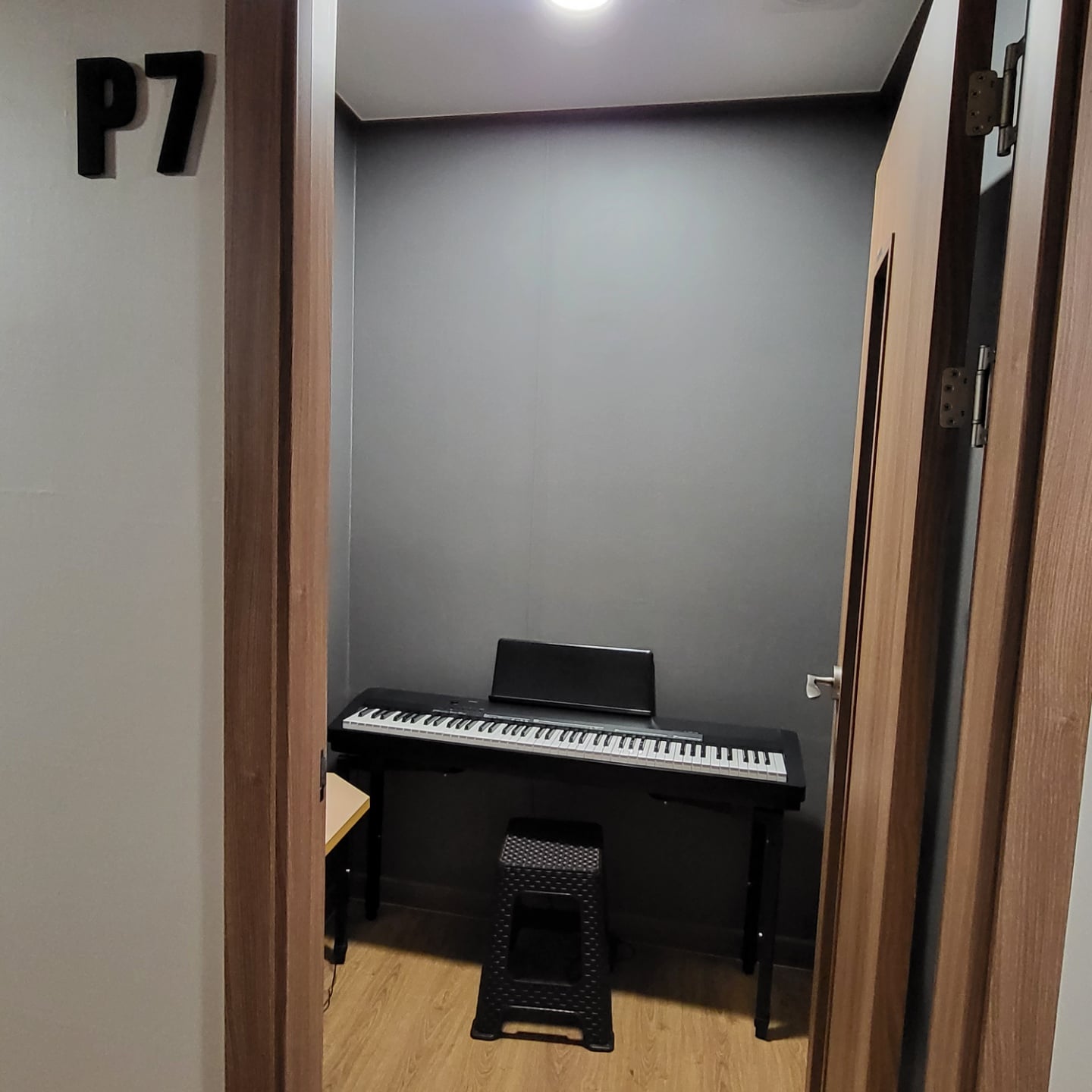 2층 연습실- (건반).jpg