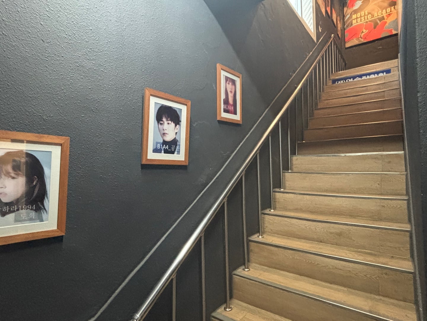 4층계단1.jpg